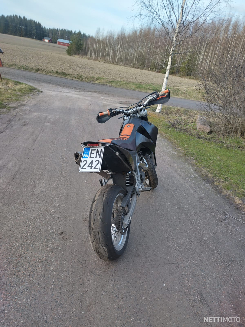 4 / 8