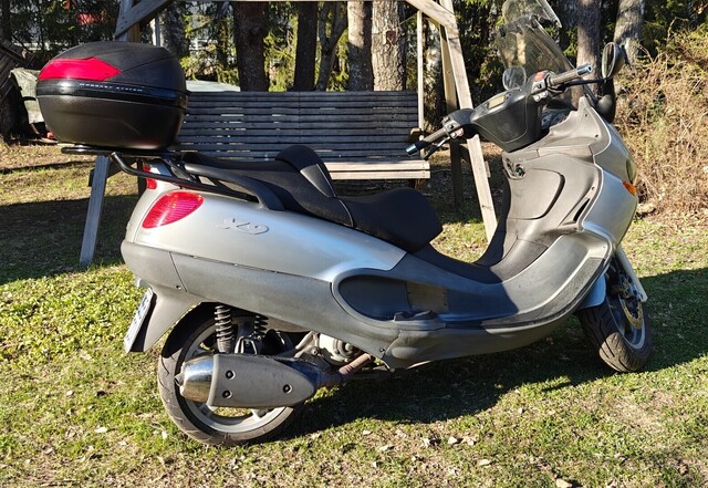 Piaggio X9