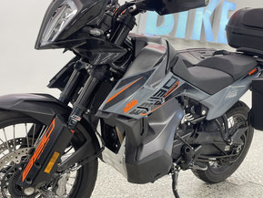 KTM 890