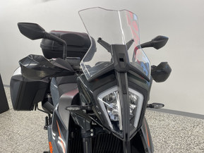 KTM 890
