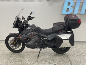 KTM 890