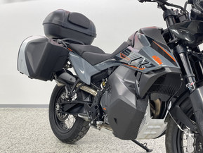 KTM 890