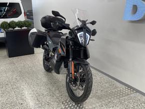 KTM 890