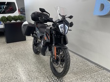 KTM 890