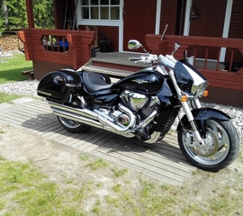 Suzuki Intruder