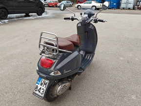 Vespa LX