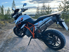 KTM 990