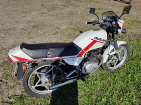 Suzuki GS