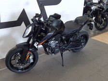 KTM 890