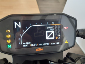 KTM 890