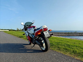 Yamaha FZR