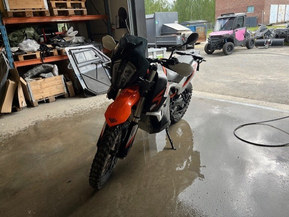 KTM 890