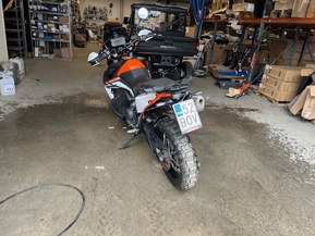 KTM 890