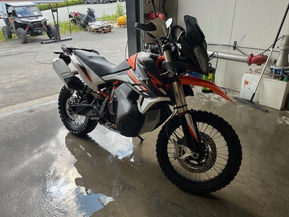 KTM 890