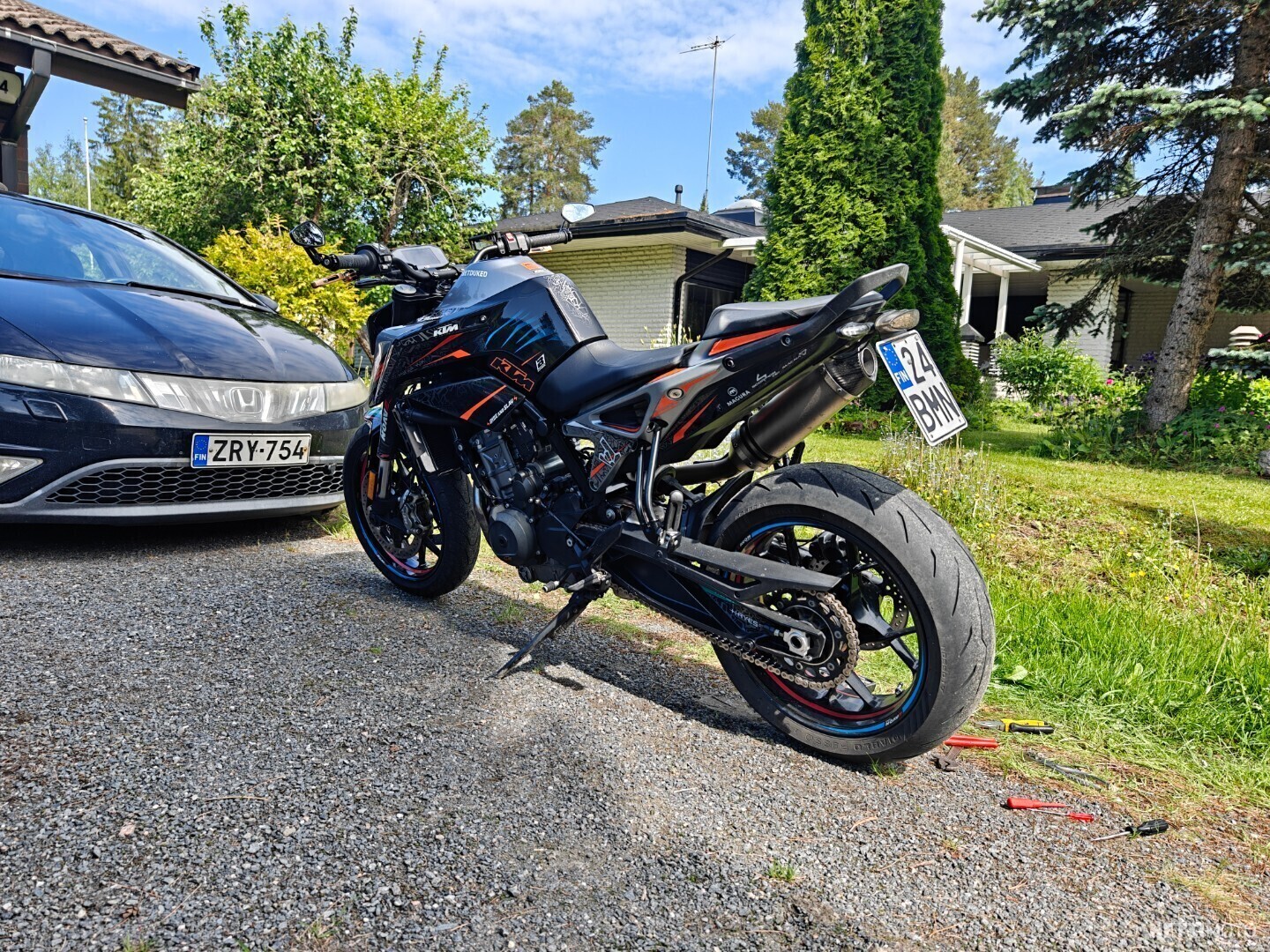 23 / 24