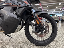 KTM 890