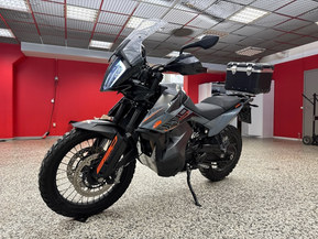 KTM 890