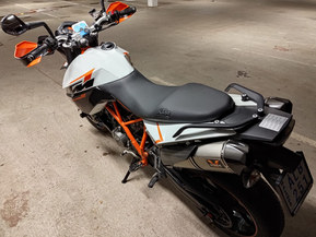 KTM 990