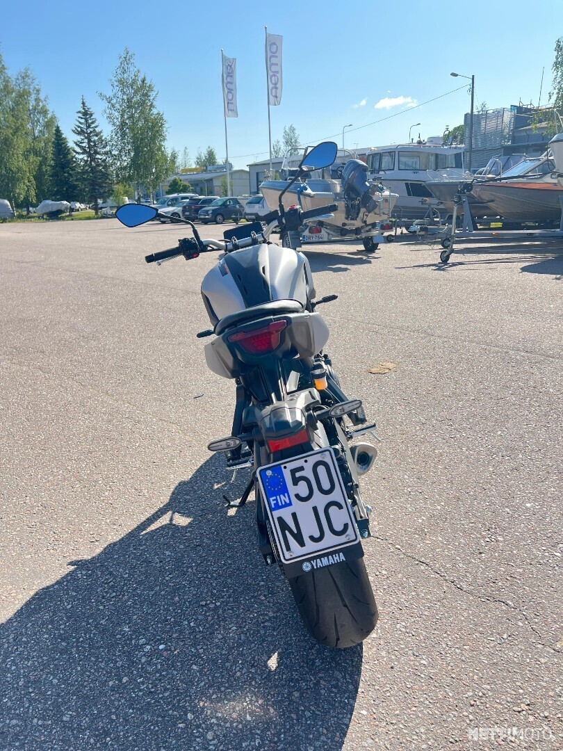 10 / 11