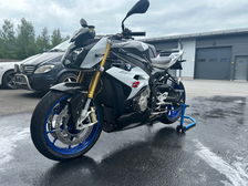 BMW S