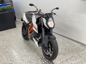 KTM 990