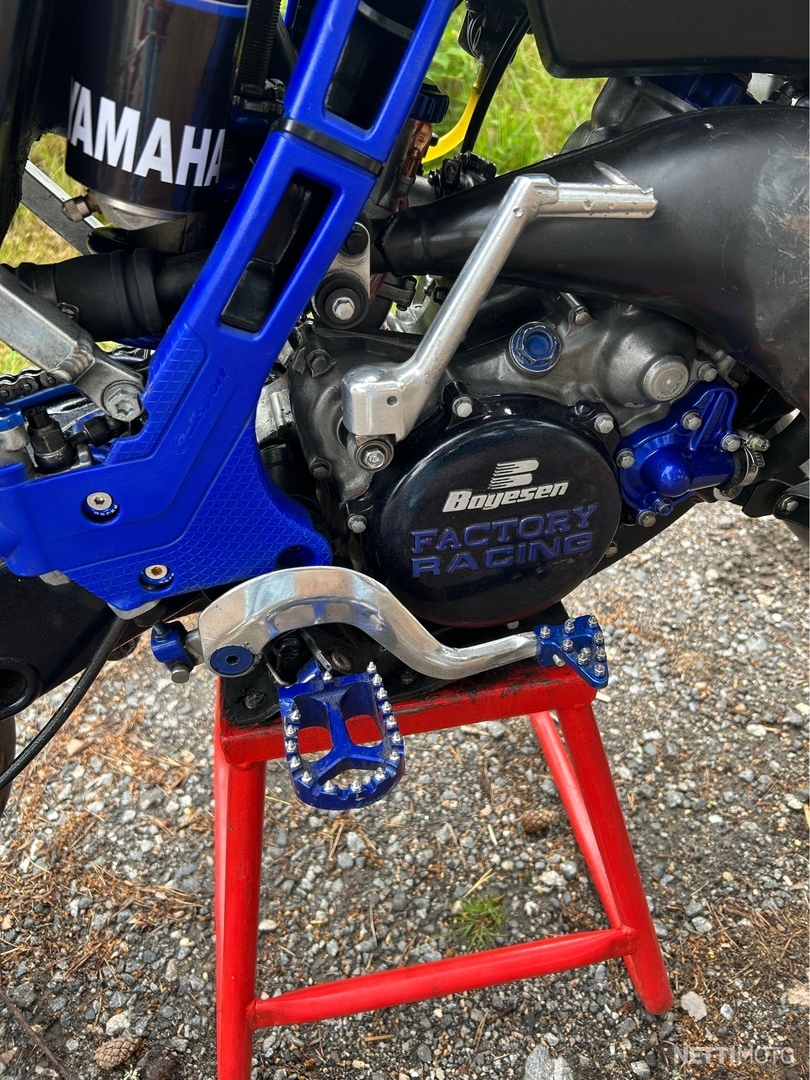 8 / 9