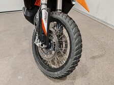 KTM 890