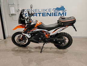 KTM 890
