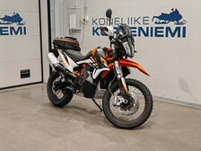 KTM 890