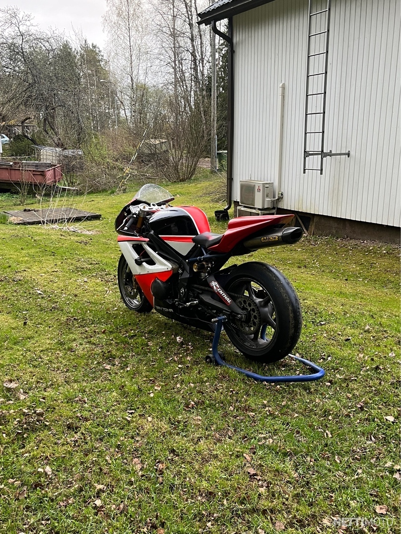 4 / 8