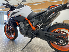 KTM 890