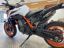 KTM 890