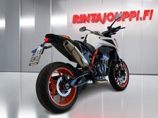 KTM 890