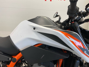 KTM 890