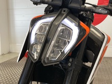 KTM 890