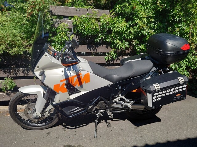 KTM 990