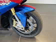 BMW S