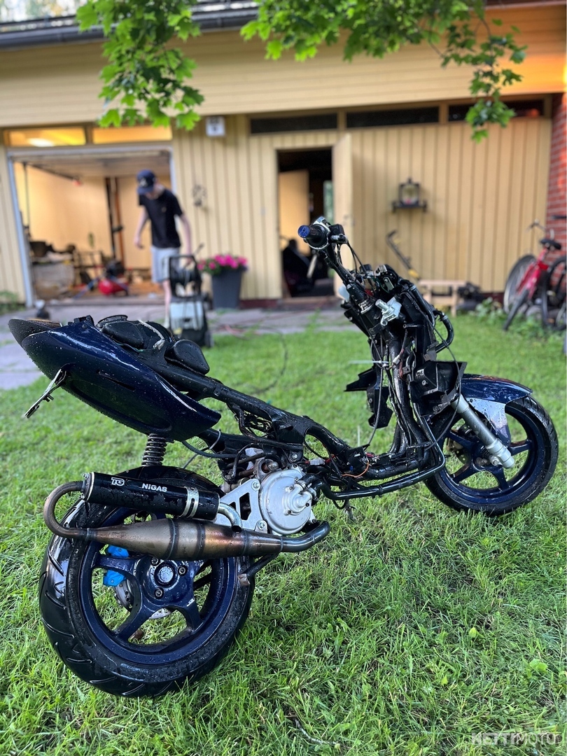 8 / 9