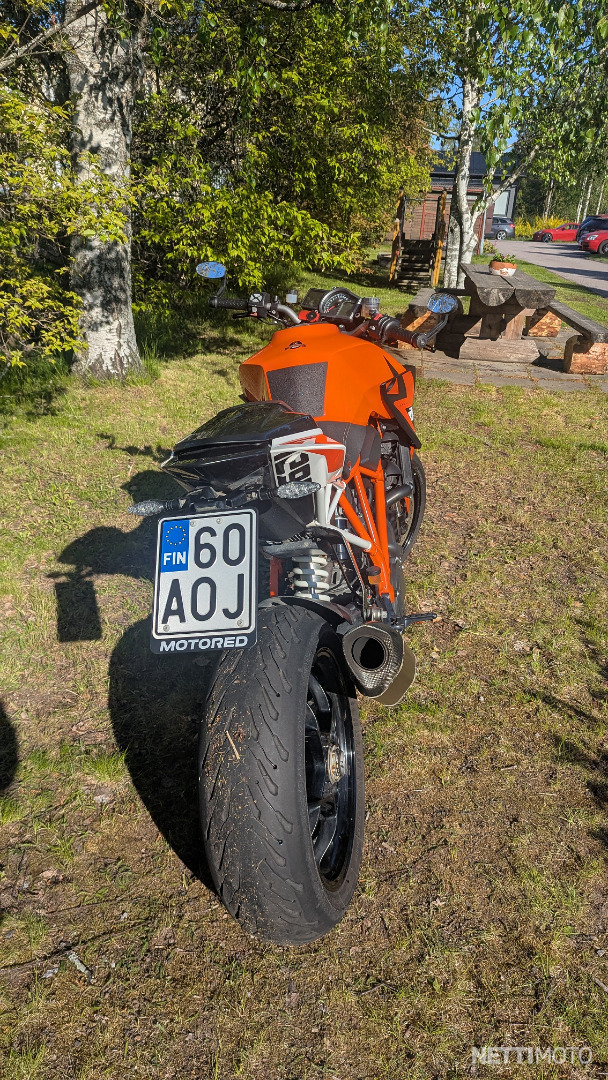 4 / 9