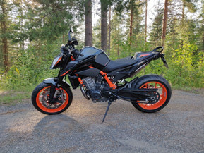KTM 890