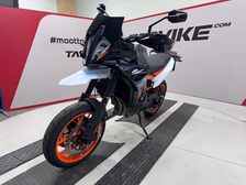 KTM 890