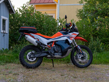 KTM 890