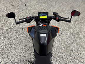 KTM 990