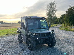 John Deere Gator