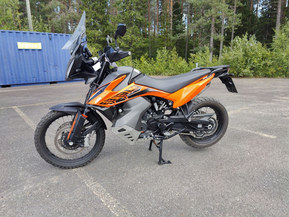 KTM 890