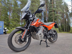 KTM 890