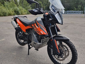 KTM 890