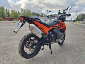 KTM 890