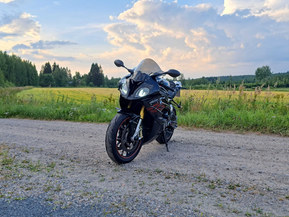 BMW S