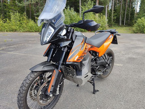 KTM 890